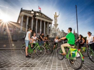 Guide showing group the Paliament in Vienna